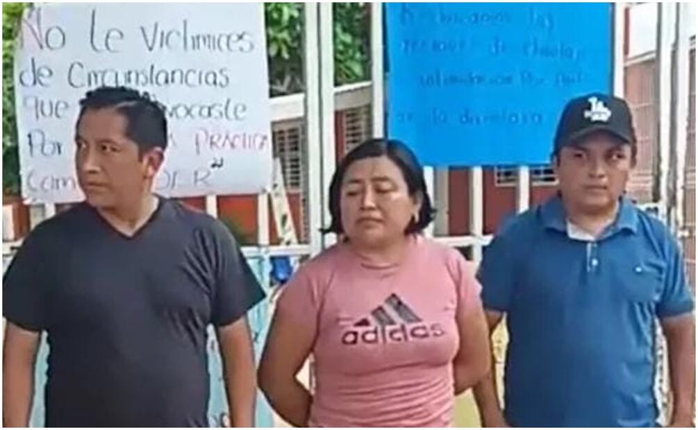 Maestros y padres de familia en primaria de Yucatán cierran escuela y exigen destitución de la directora. Foto: Especial