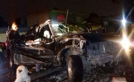 Arrastra tren a camioneta en Tlalnepantla