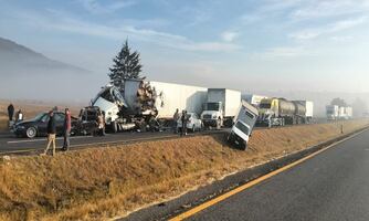Carambola deja varios lesionados en autopista de Michoacán; personal de la Marina, entre las víctimas