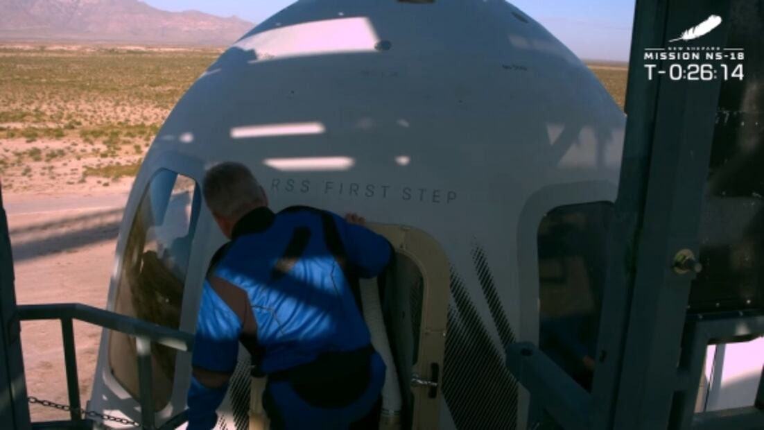 "Estoy abrumado": William Shatner se convierte en el primer actor estadounidense en ir al espacio