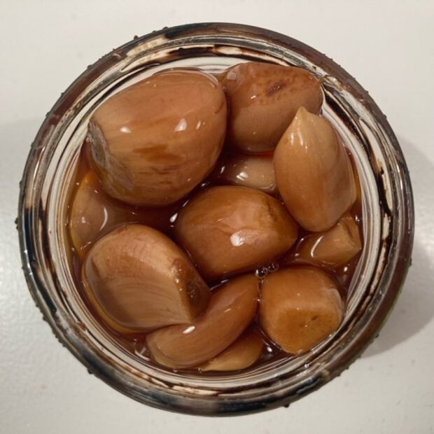 Miel de ajo fermentado, un poderoso remedio casero