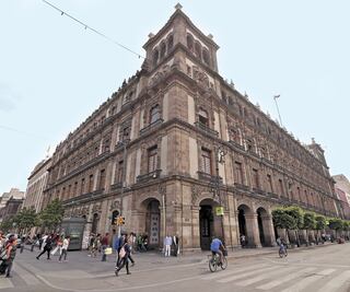 Contraloría impone multas por 660 mdp a funcionarios