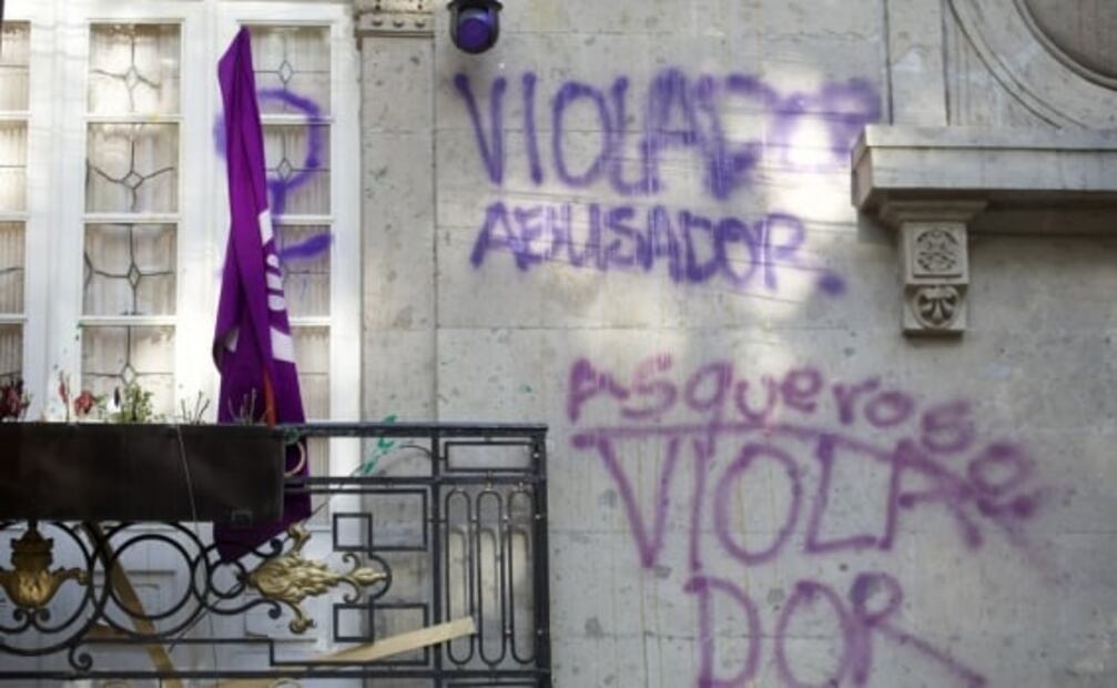 Así quedó la casa de Andrés Roemer tras manifestación