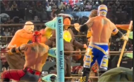 VIDEO: Aczino recibe un 'sillazo' en Triplemanía XXXI