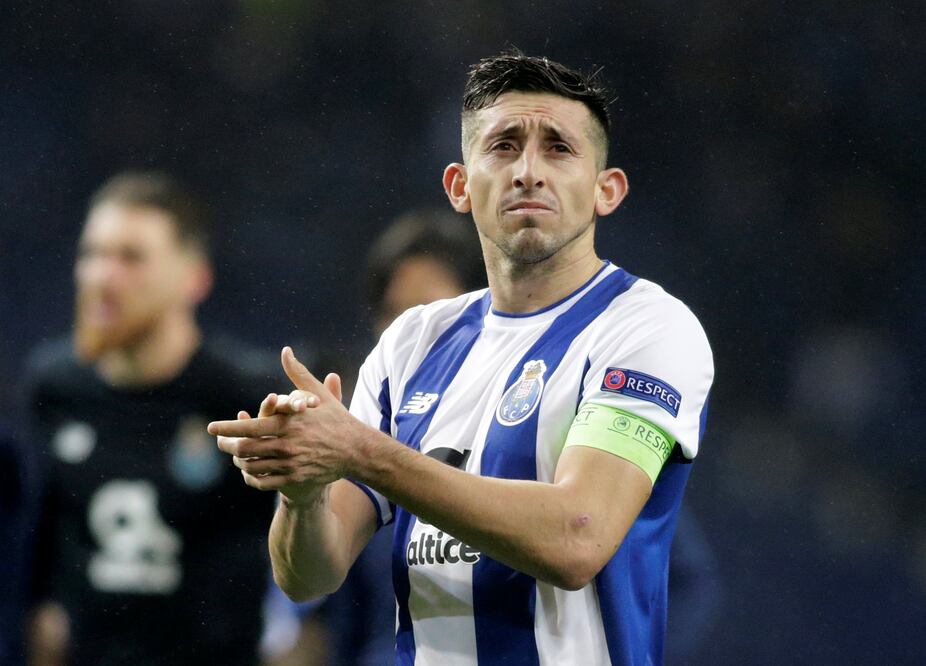 Reuters. El Mexicano Diego Reyes durante un juego de la Champions League ante el Liverpool