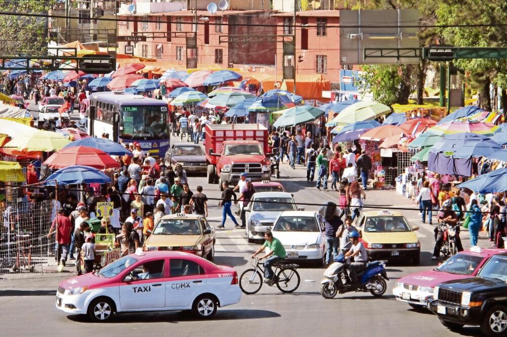 Detención. Un sujeto fue detenido en la zona por portación de arma de fuego, al consultar la base de datos se supo que tiene un ingreso al reclusorio. (ARCHIVO. EL UNIVERSAL)