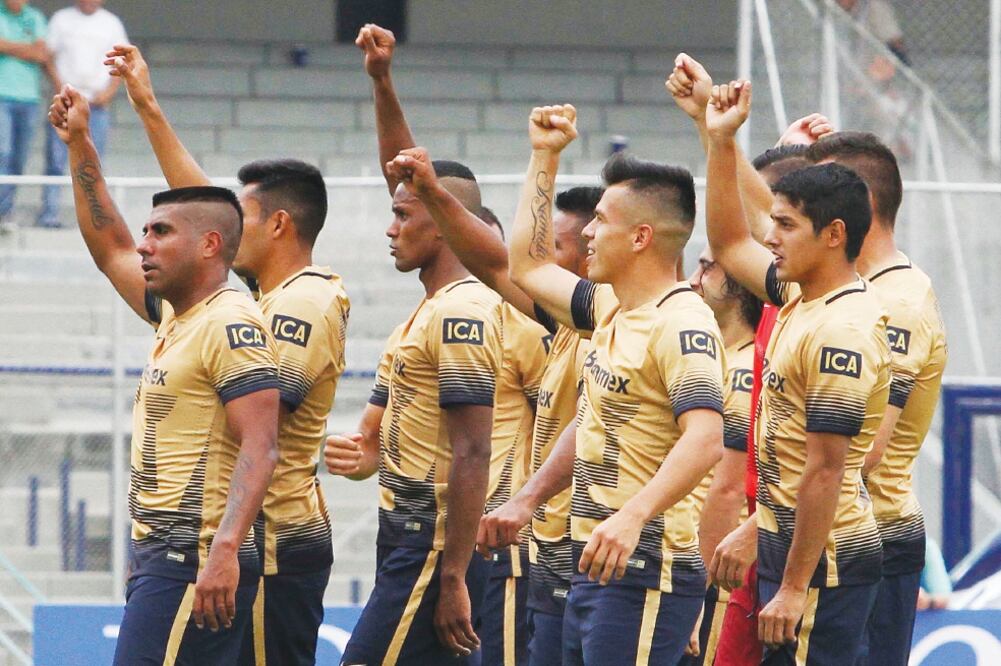 Los auriazules compartieron el triunfo con sus seguidores con el Goya (AGUSTÍN SALINAS. EL UNIVERSAL)