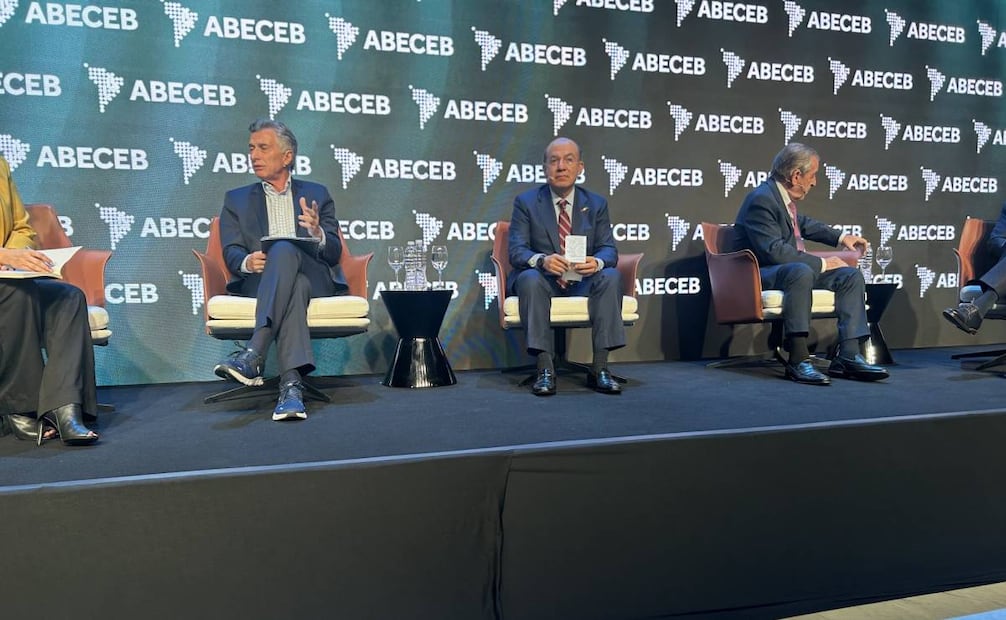 El expresidente Felipe Calderón en el foro empresarial ABECEB junto a los expresidentes Mauricio Macri, de Argentina, y Eduardo Frei, de Chile. Foto: Especial