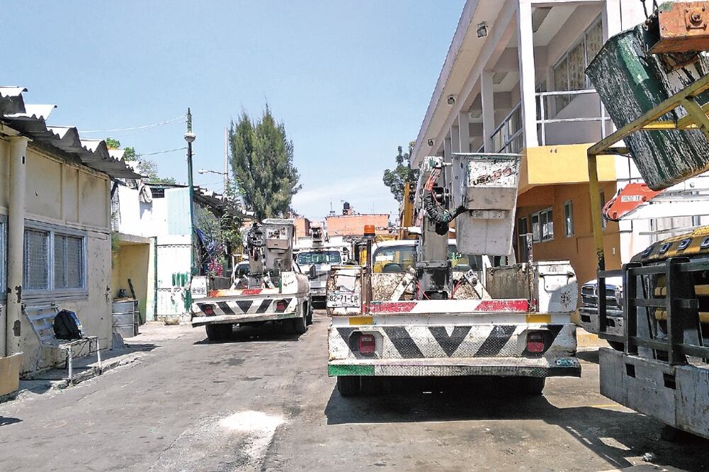 Entre las quejas de la delegación Azcapotzalco están que hay dos camiones que no cuentan con factura y otros están detenidos por fallas menores y 115 serán dados de baja (DIANA DELGADO. EL UNIVERSAL)