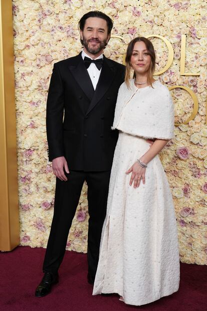 Tom Pelphrey y Kaley Cuoco. Foto: Jordan Strauss/Invision/AP
