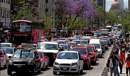 ¿Qué autos no circulan este 25 de junio?