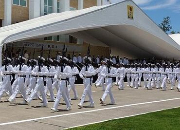 Se graduan 162 guardiamarinas de la Heróica Escuela Naval Militar