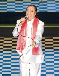 Juan Gabriel hace cover a un tema de Creedence 