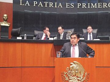 Piñata, manera de expresar coraje hacia Trump: Barbosa