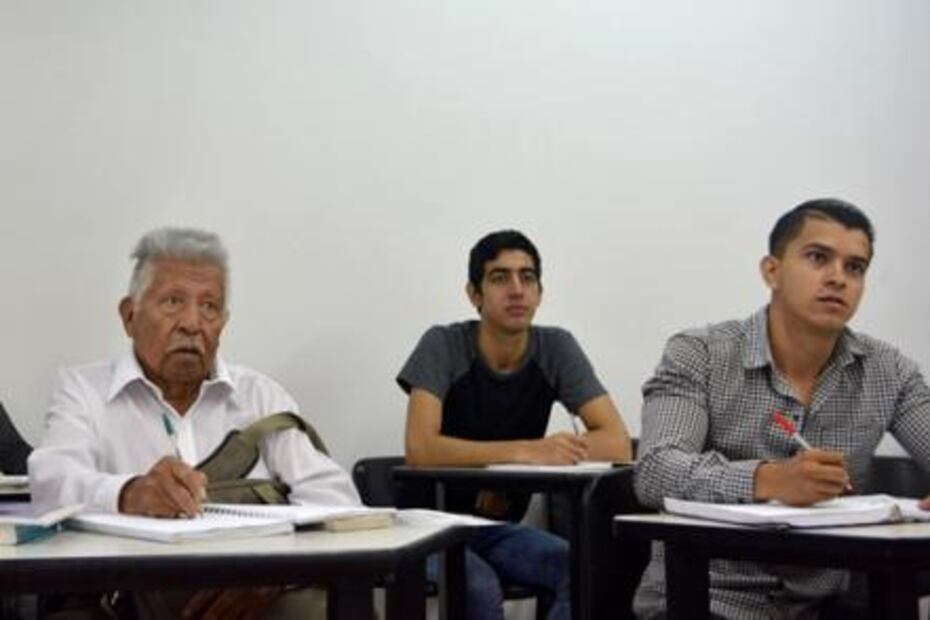 Tras cirugía de corazón, abuelito decidió volver a estudiar