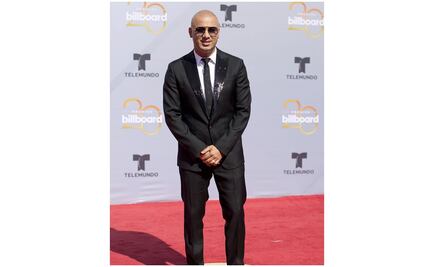 Wisin cae del escenario tras terminar concierto a lado de Yandel