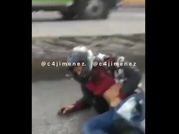 "Ahí te viene la tira wey": video muestra a sicario herido tras balacera en el AICM