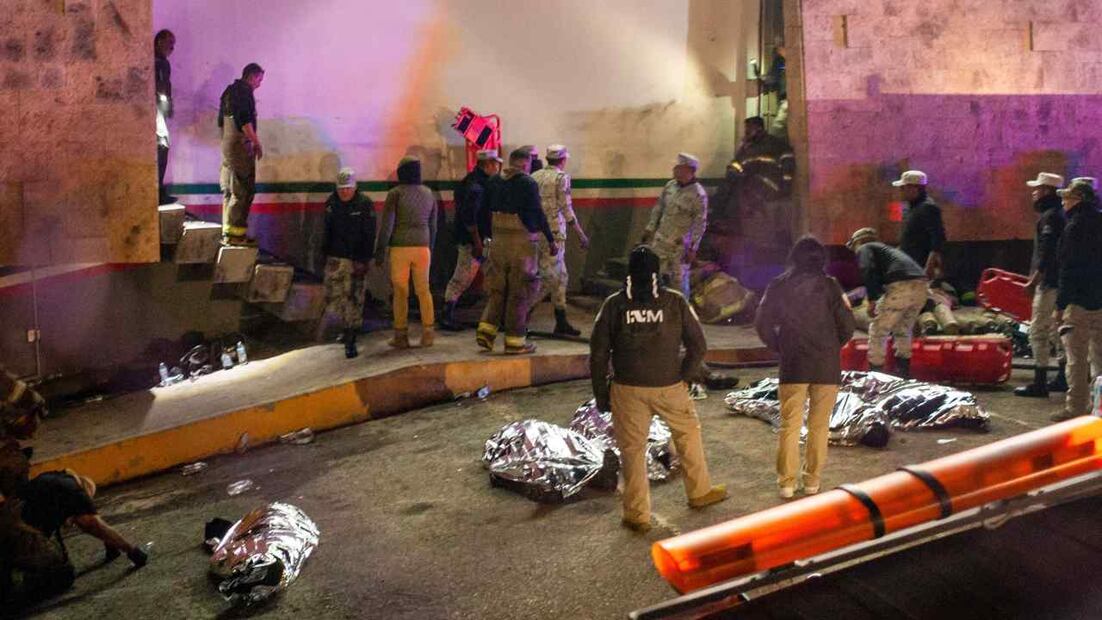 Incendio en estación del INM en Ciudad Juárez. Foto Cuartoscuro