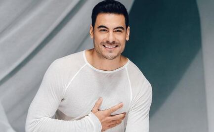 Carlos Rivera aumenta sospechas y posa con anillo de casado