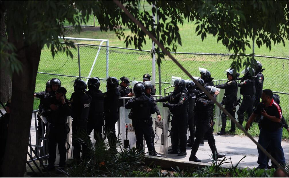 Diputados discuten reforma judicial en sede alterna por protestas. Foto: Diego Simón/EL UNIVERSAL