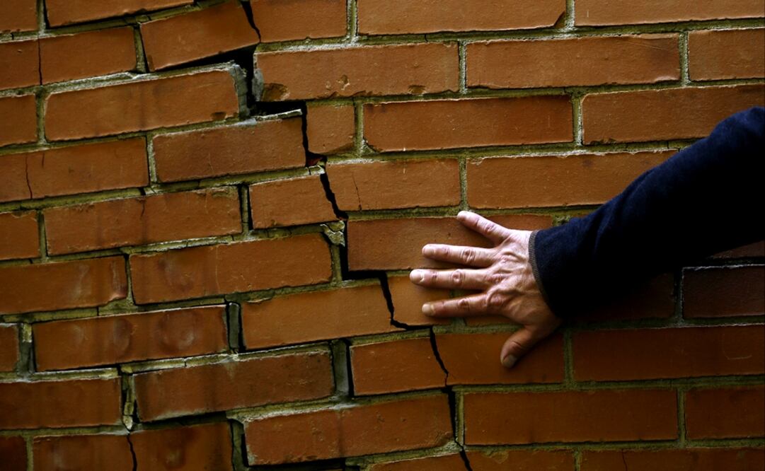 On many occasions, architects and builders prioritize space and lighting over structural security - Photo: Marco Ugarte/AP