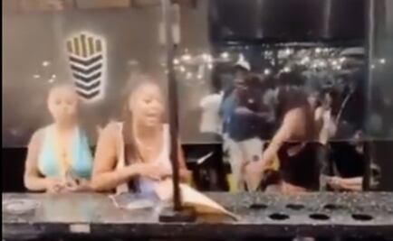 Por una porción de salsa extra, mujeres atacan negocio de comida rápida en EU; hay un herido