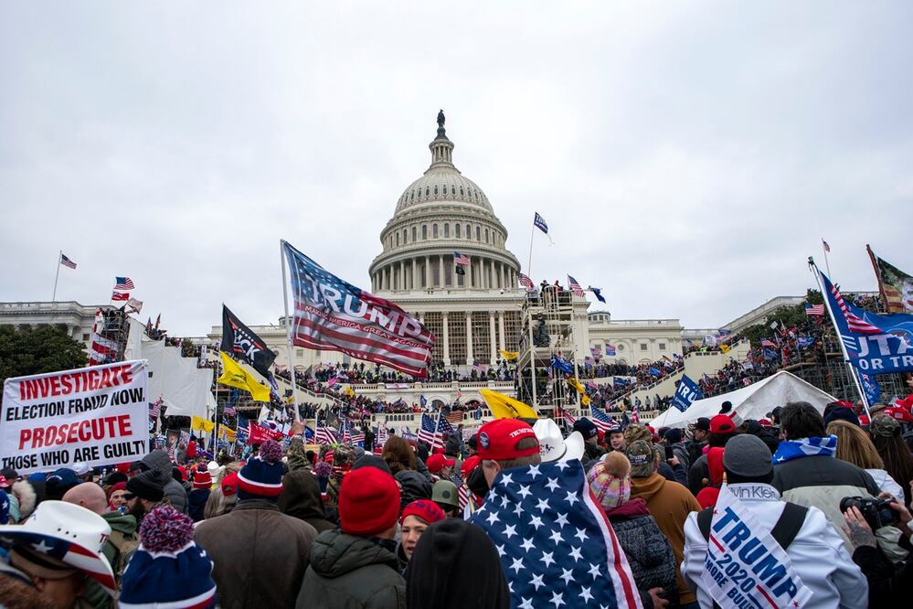 Seguidores del entonces presidente Donald Trump se manifiestan en el Capitolio de Estados Unidos en Washington el 6 de enero de 2021. Foto: AP