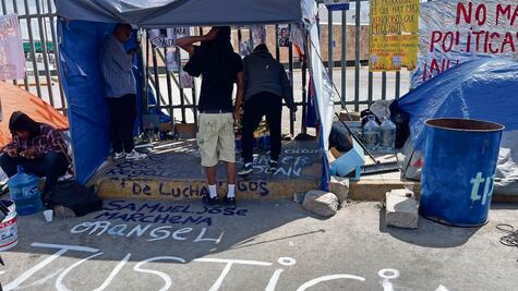 Venezolanos, abandonados por gobierno de su país