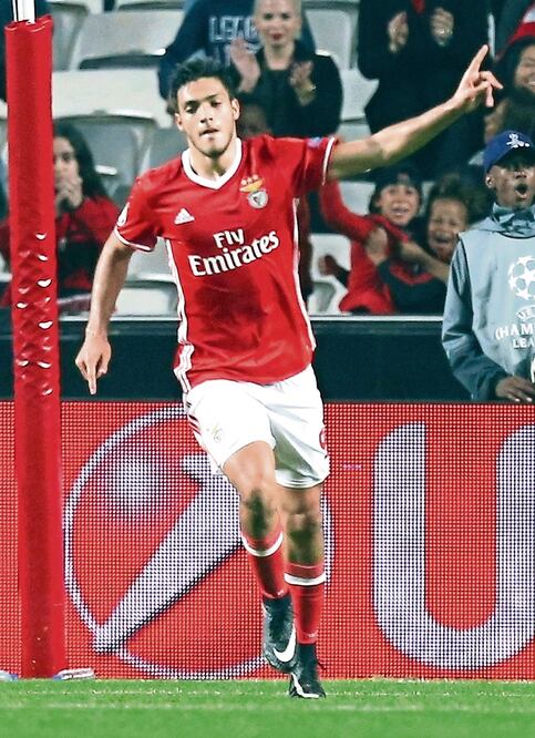 El mexicano anotó cuando expiraba el encuentro (ARMANDO FRANCA. AP)