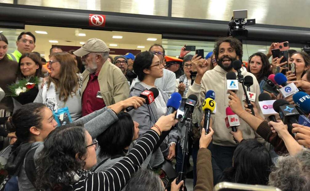 Llegan a México los seis mexicanos detenidos en Israel. Foto: Diego Simón / EL UNIVERSAL.