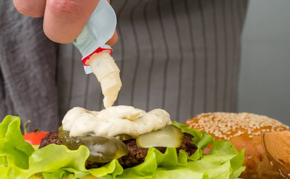 La mayonesa no puede faltar en tu cocina. Foto: Freepik.