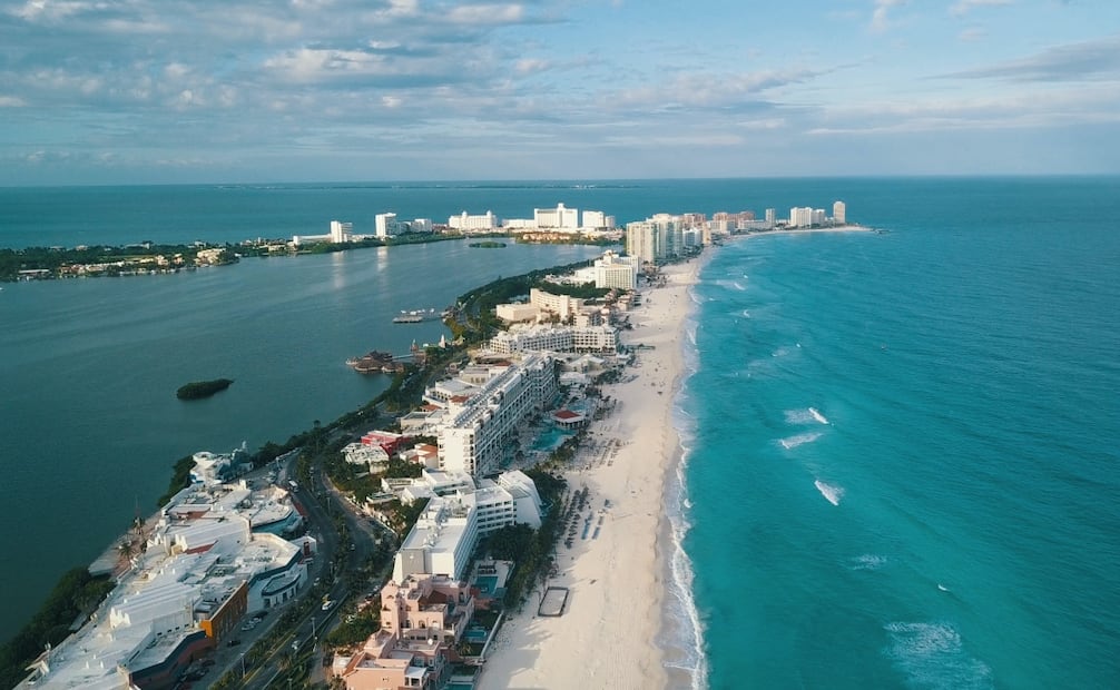 Cancún, México, muestra su otra cara con saturación turística y quejas por inseguridad.
. Foto: Unsplash. Gerson Repreza