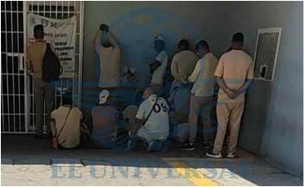 Tras riña encapsulan y contienen a reos en Reclusorio Oriente; familiares derriban rejas de acceso al penal