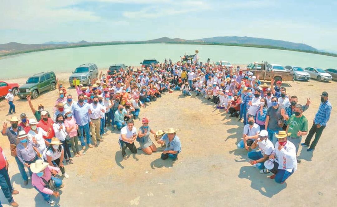 Félix Salgado Macedonio continuó ayer con su movilización hacia la sede del INE en la Ciudad de México, para exigir que le sea restituida su candidatura al gobierno de Guerrero. Foto: Tomada de Facebook
