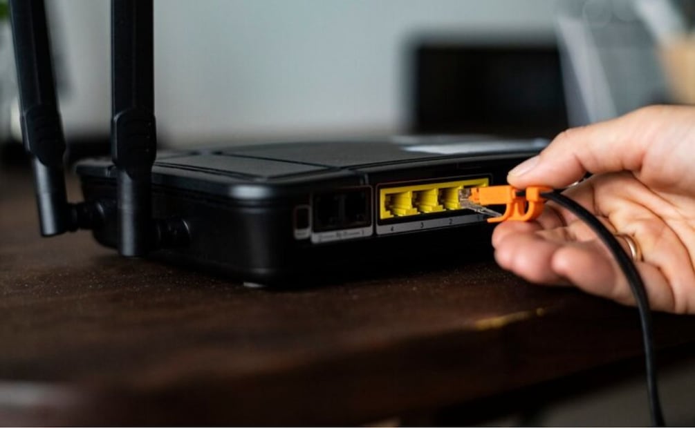 Actualiza constantemente tu módem para protegerlo de los hackers. Foto: Freepik