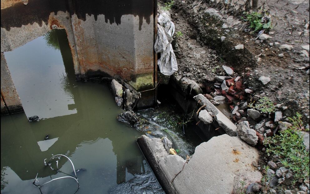 A un año de las inundaciones en Chalco, las calles se encuentran con las marcas de la nueva tubería y siguen pendiente la pavimentación de calles. Foto: Darío Luna/EL UNIVERSAL