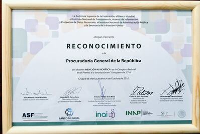 PGR recibe mención honorífica por innovación en transparencia