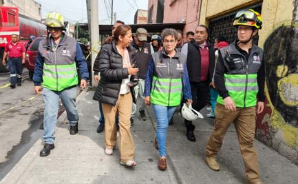 Alcaldesa de Venustiano Carranza coordina labores de emergencia por incendio en colonia Morelos; brinda atención directa a afectados