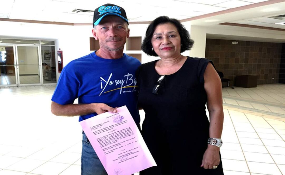 Igor Lechtchenko y Xochitl de Labra Monreal, nueva abogada de Anastasia, quien esta acusada de asesinar a su madre y pequeña hermana. (Foto: Laura Sánchez Ley)