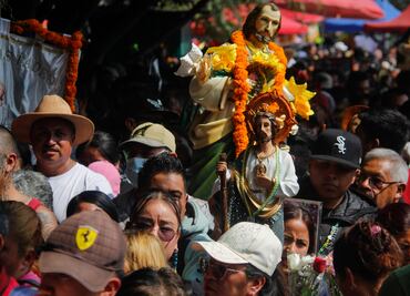 FOTOS: Entre flores y plegarias, miles de feligreses visitan a San Judas Tadeo para cantarle "Las Mañanitas"