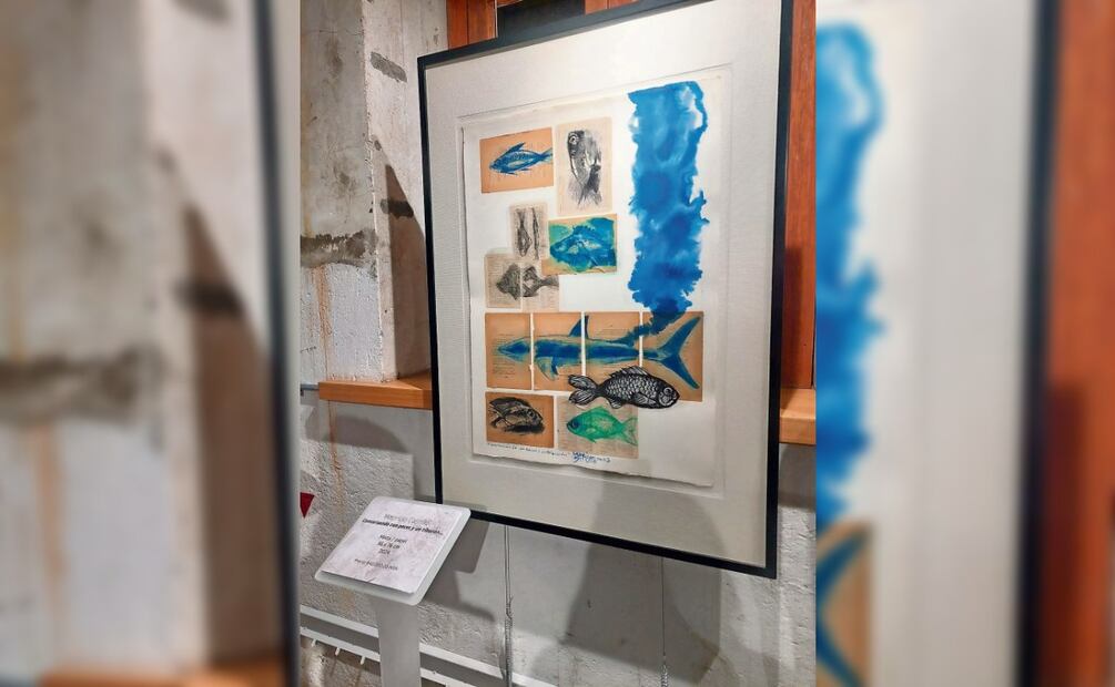 Su obra Conversando con peces y un tiburón..., en exhibición. Foto: Sughey Baños / EL UNIVERSAL