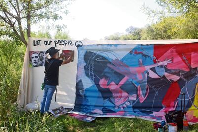 El pintor de las tragedias se inspira en la migración