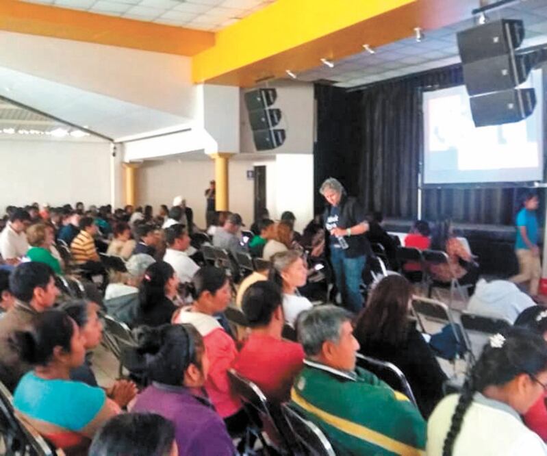 La presidenta de la asamblea, Sonia Leticia Martínez, acusó falta de respeto del INE al cancelar el evento cuando había 380 personas interesadas en participar. JUAN CARLOS ZAVALA. EL UNIVERSAL