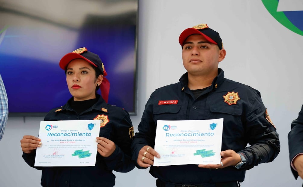 Reconoce alcalde de BJ, Luis Mendoza, a policías que ayudaron a mujer a tener a su bebé. Foto: Especial