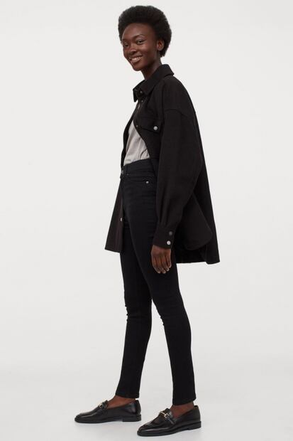5 estilos diferentes para usar los jeans negros esta temporada