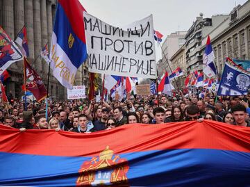 Salen 100 mil personas a protestar en Serbia contra la corrupción; “la corrupción mata”, acusan estudiantes