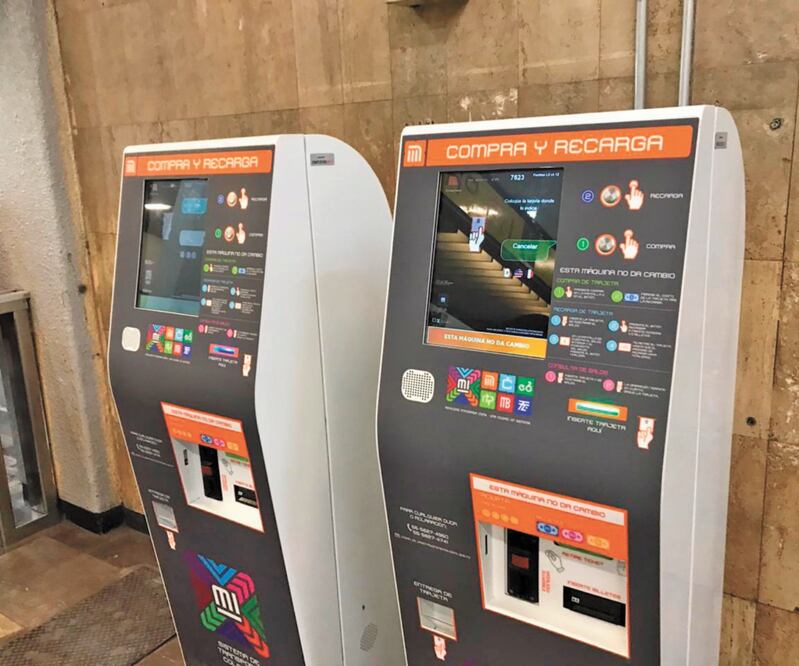 Se espera que en próximos días el resto de las máquinas expendedoras y de recarga den servicio en las estaciones del Metro. Foto: EDUARDO HERNÁNDEZ. EL UNIVERSAL