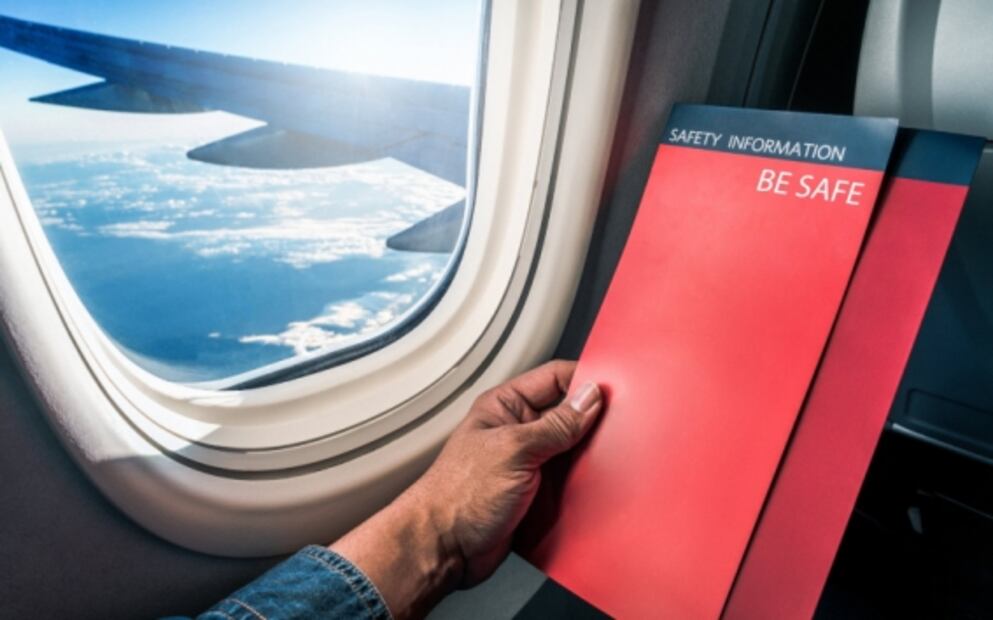 9 cosas que nunca debes hacer a bordo de un avión