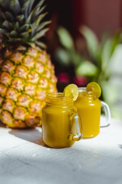 Jugo de piña y perejil, una opción saludable para las mañanas