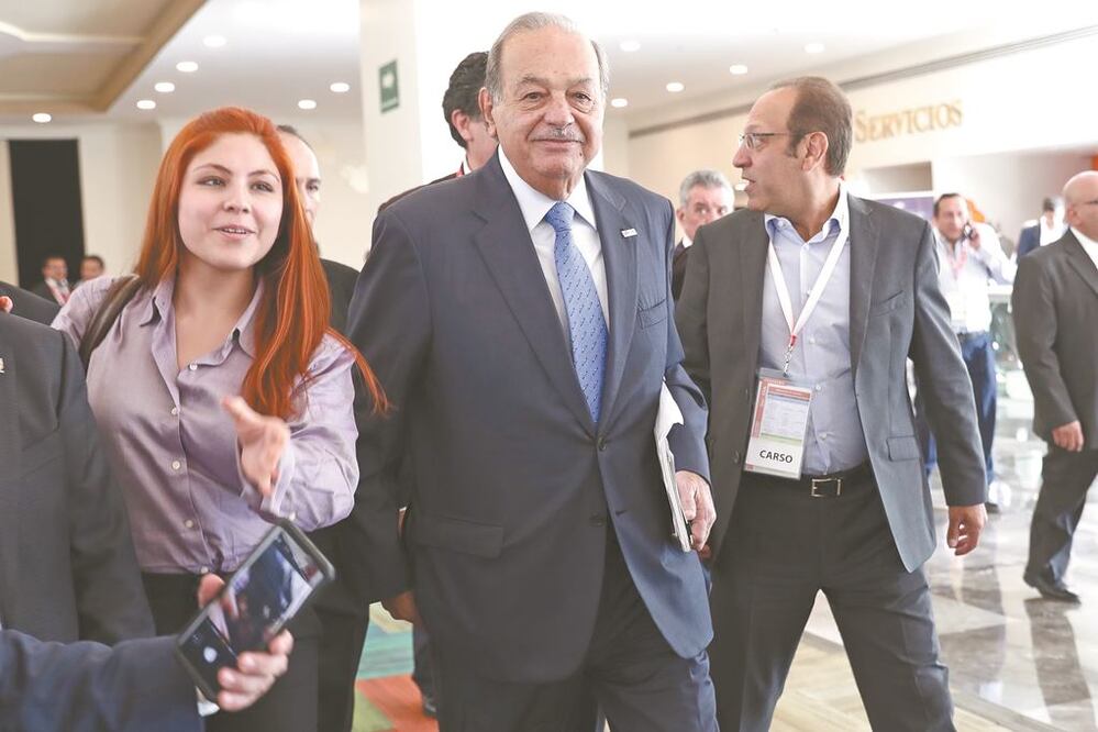 Carlos Slim, presidente honorario de Grupo Carso, a su llegada al 30 Congreso Nacional de Ingeniería Civil. El empresario aseguró que además de la inversión de la IP, es necesario incrementar el salario de trabajadores. DIEGO SIMÓN SÁNCHEZ. EL UNIVERSAL